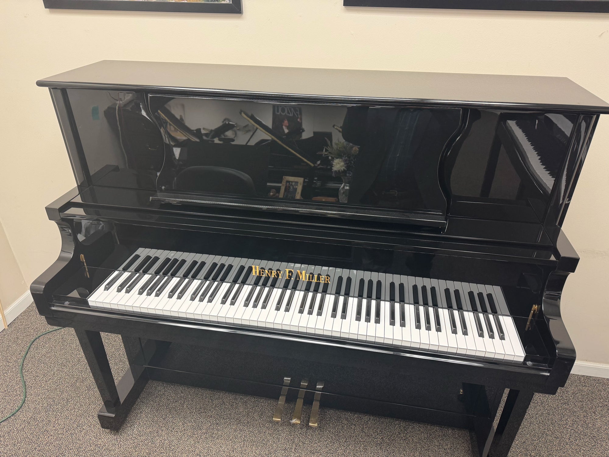 Henry F Miller KC 130 PE Professional Upright Piano -&nbsp;52" Polished Ebony Finish