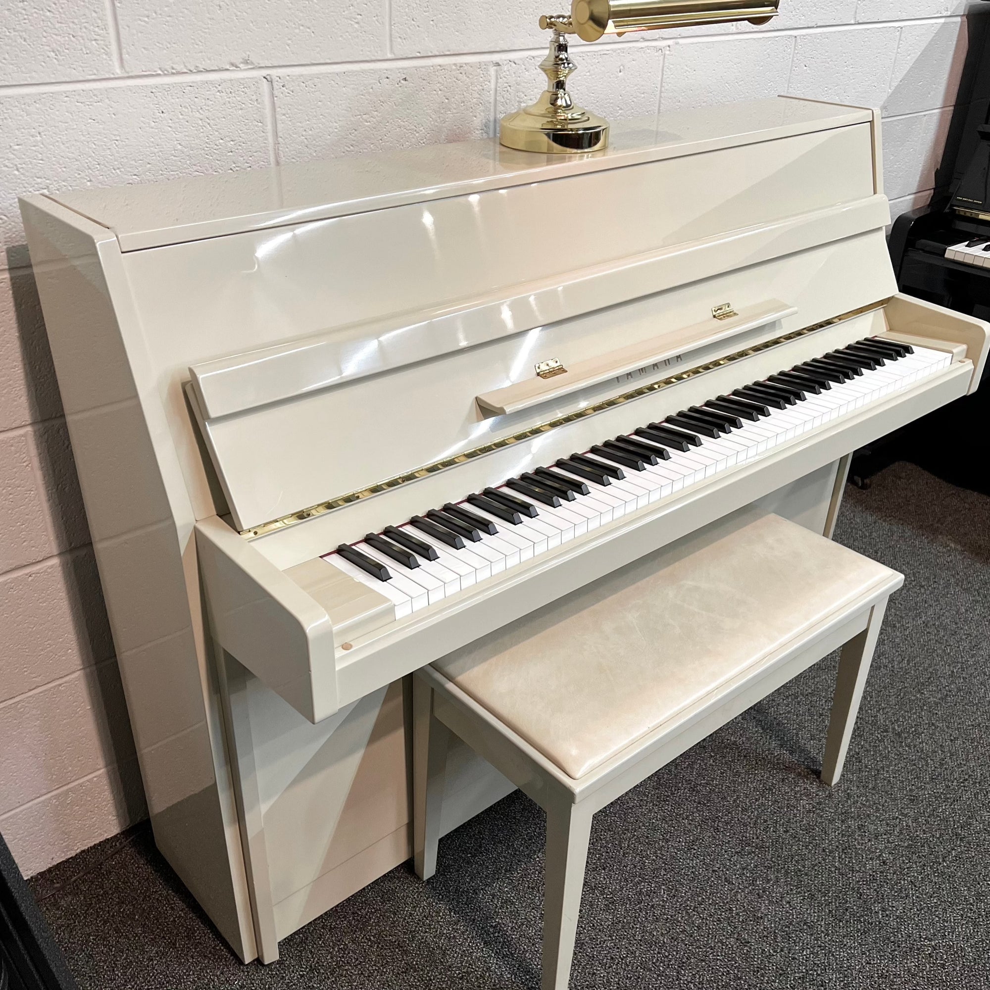 Yamaha M1B (43")